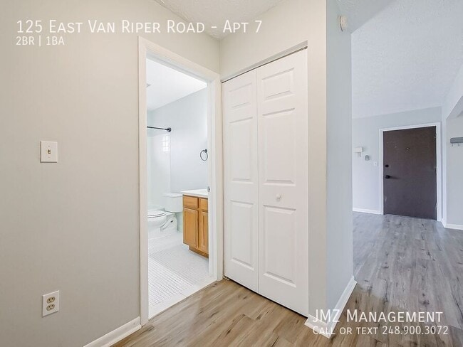 Building Photo - 125 E Van Riper Rd