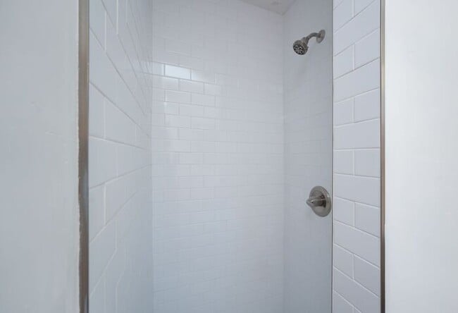 Building Photo - Gorgeous 3/2 Home