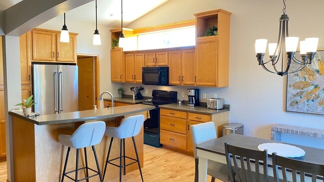 Building Photo - Cozy tranquility 6mi from Mayo 4bed/3bath