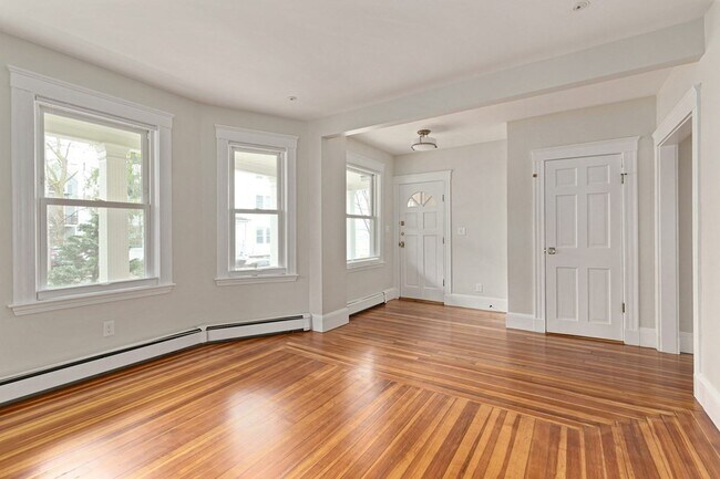 Building Photo - 12 Chilton St