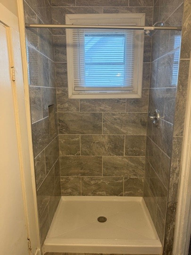 Building Photo - Westside Two Bedroom