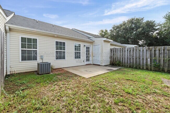 Building Photo - 109 Kousa Ln