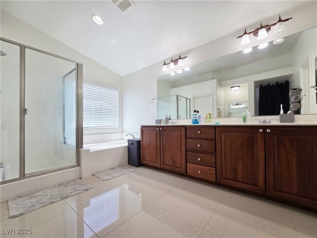 Building Photo - 125 Short Ruff Way