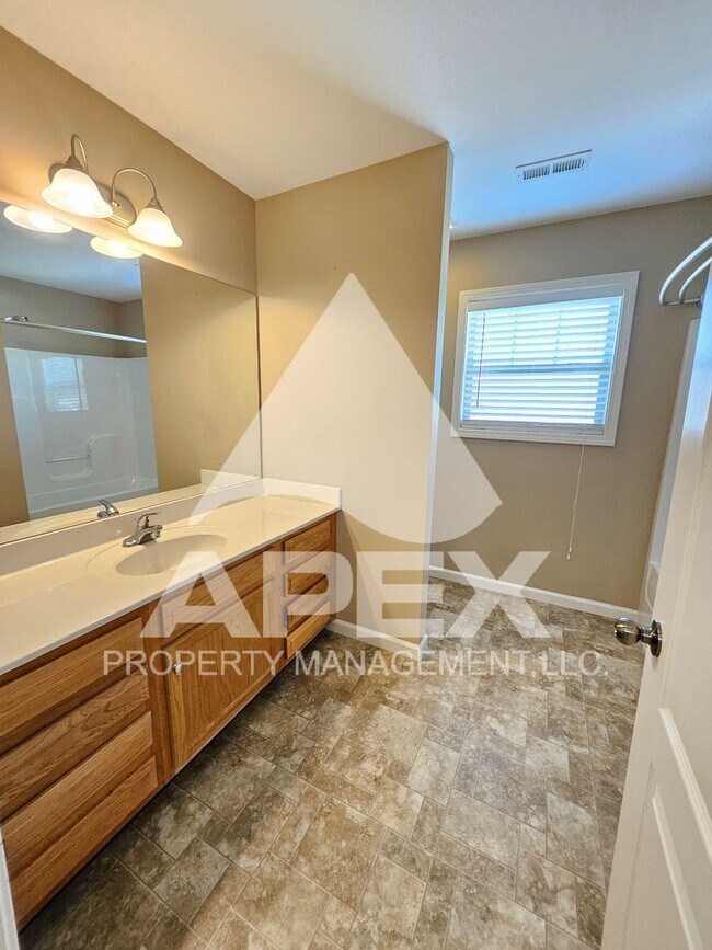 Building Photo - West Knoxville – Beautifully Upgraded - 3 ...