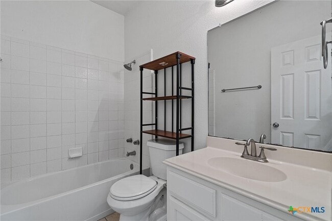 Building Photo - 204 Mallard Cove