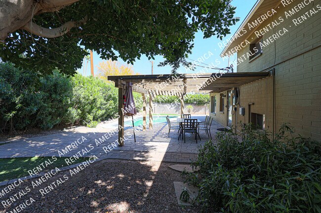 Building Photo - 8556 E Keim Dr