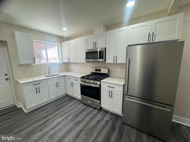 Building Photo - 459 High St