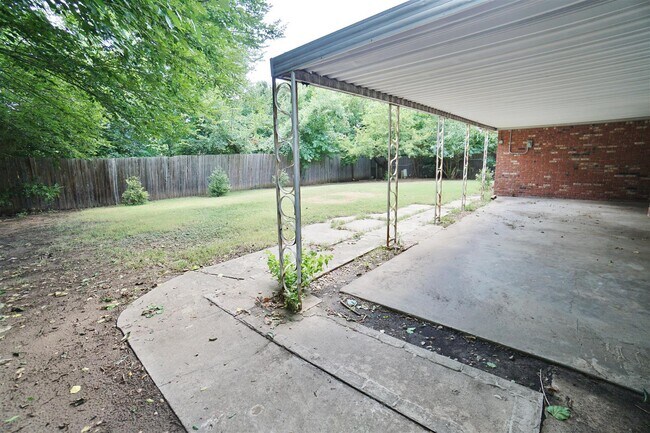 Building Photo - Cute 3 bed, 2 bath home near campus