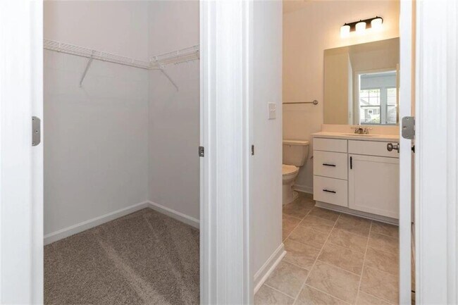 Building Photo - 2247 Braystone Ln