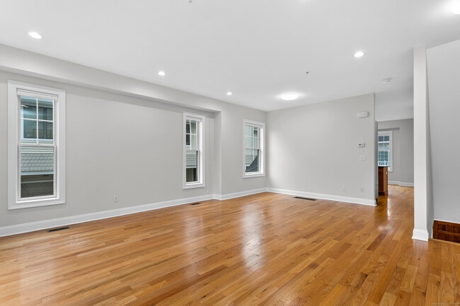 Building Photo - 14 1st St