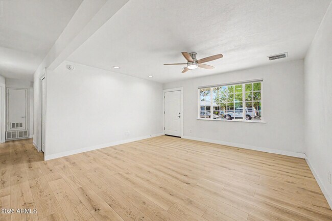 Building Photo - 2526 W Orchid Ln