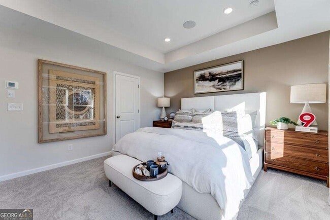 Building Photo - 5716 Plaza Dr SE