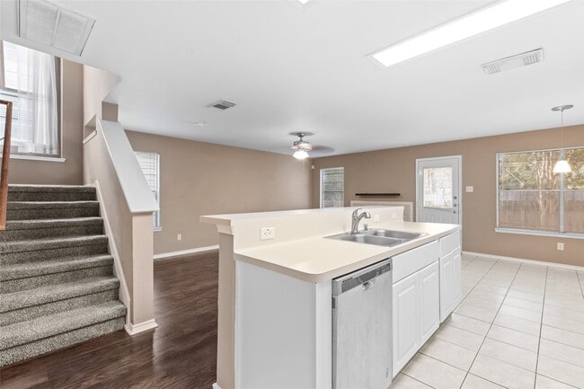 Building Photo - 51 Marble Rock Pl