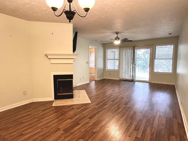 Building Photo - 1002 Brookhollow Dr