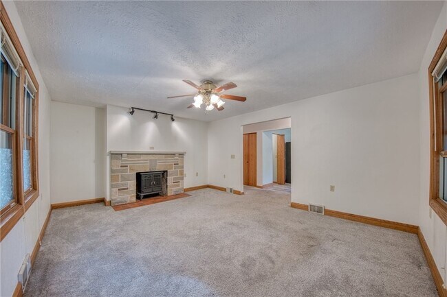 Building Photo - 4465 Mt Troy Rd Ext