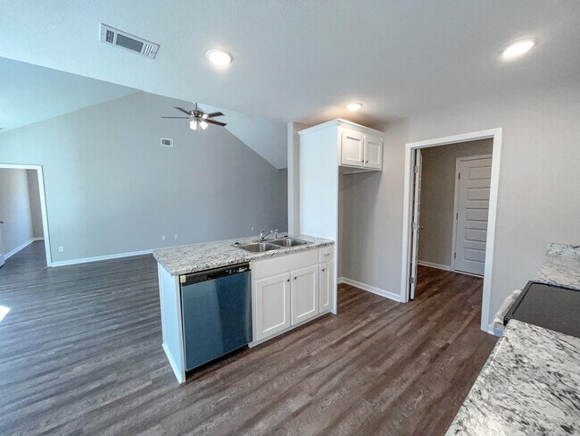 Building Photo - 354 S Bridgeport Dr