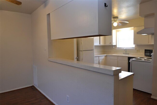 Building Photo - 9200 W Bellfort Ave