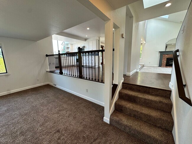 Building Photo - Stunning large 3 bedroom home in West Aubu...