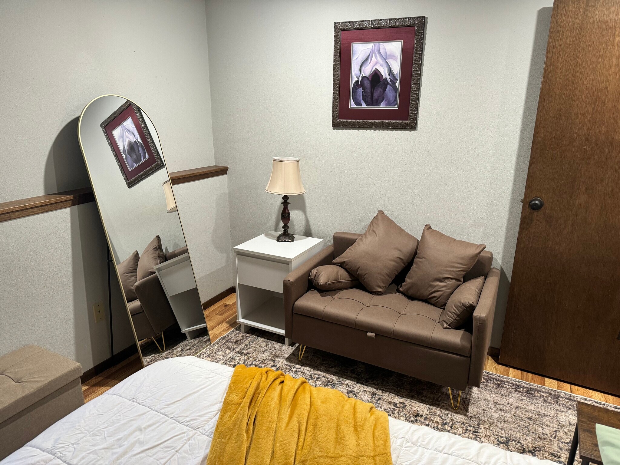 Building Photo - 512 E 16th Ave