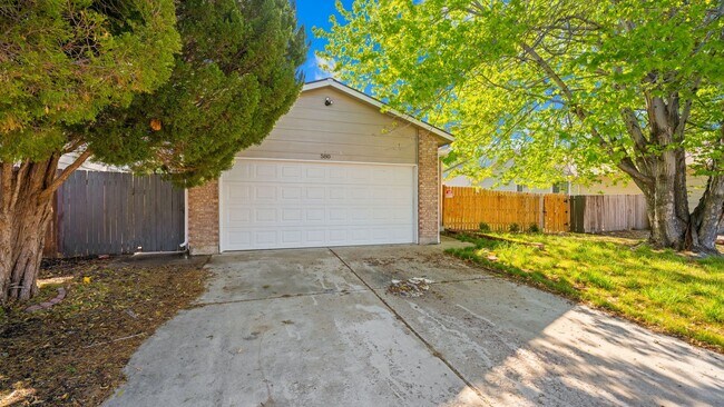 Building Photo - Cute Home, Centrally Located, Near Military Bases