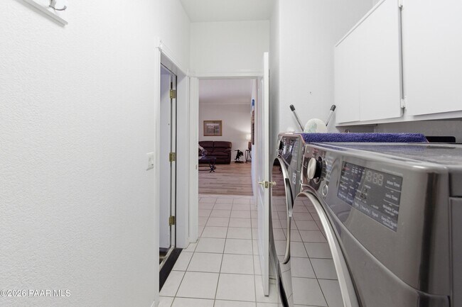 Building Photo - 5775 Goldenrod Way