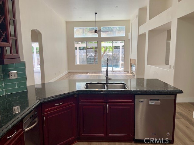 Building Photo - 558 Rembrandt Dr