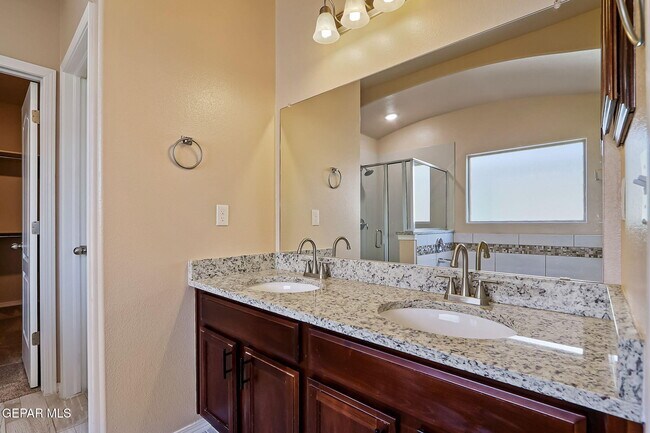 Building Photo - 3921 Desert Dunes Dr