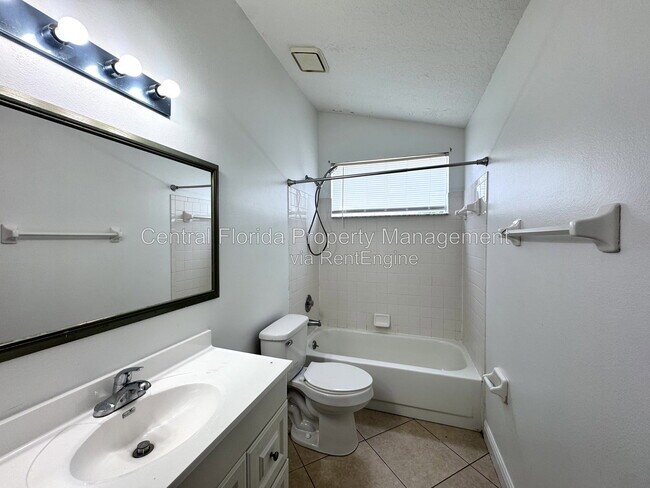 Building Photo - 8120 Lesia Cir