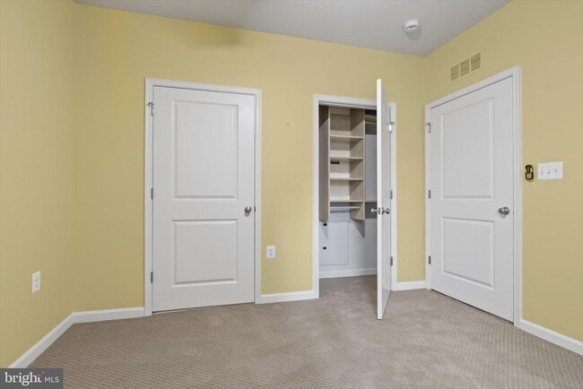 Building Photo - 43031 Foxtrail Woods Terrace
