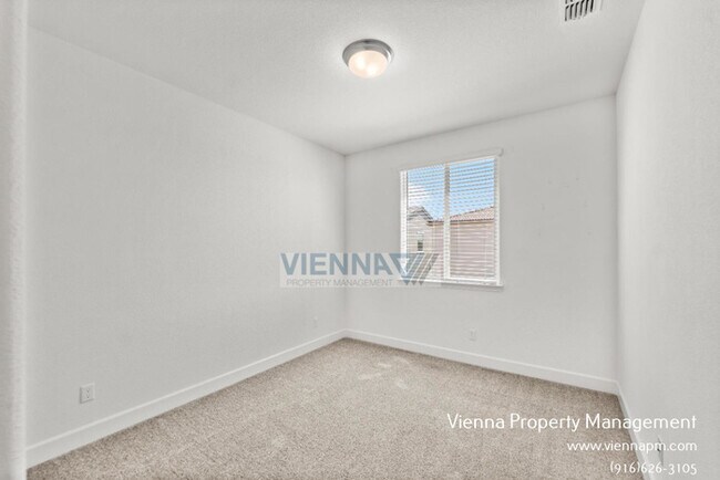 Building Photo - 6000 Waddington Wy