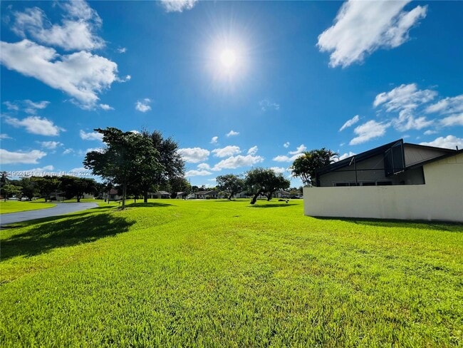 Building Photo - 10909 SW 117th Pl