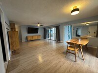 Building Photo - 3/2 with 2 car carport East Honolulu