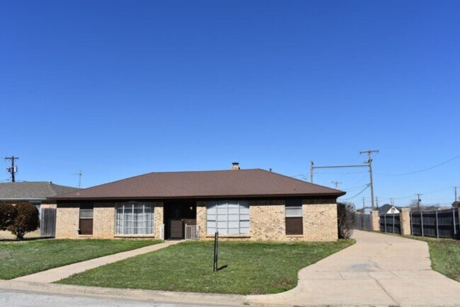 Building Photo - Great 4-2-2 in North Richland Hills, Bridv...