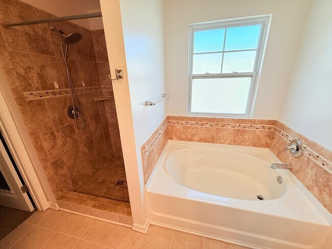 Building Photo - 915 Oglethorpe Dr