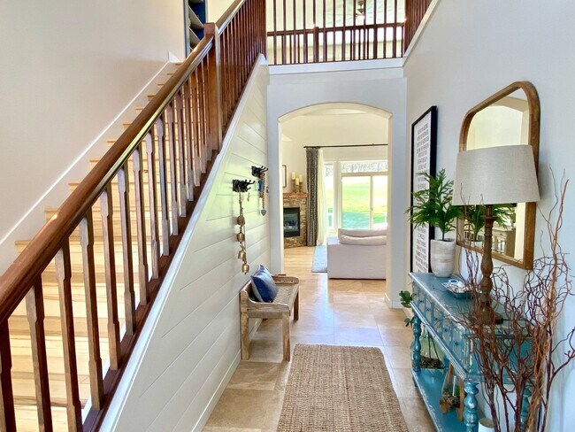 Building Photo - Stunning High-End Home on the 17th Hole at...