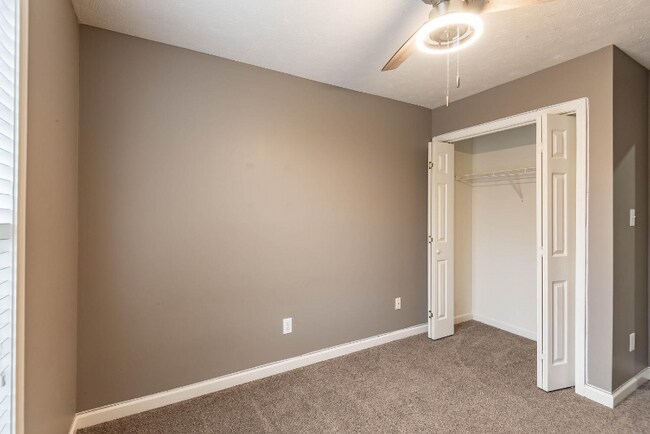 Building Photo - 3360 S Oaklawn Cir