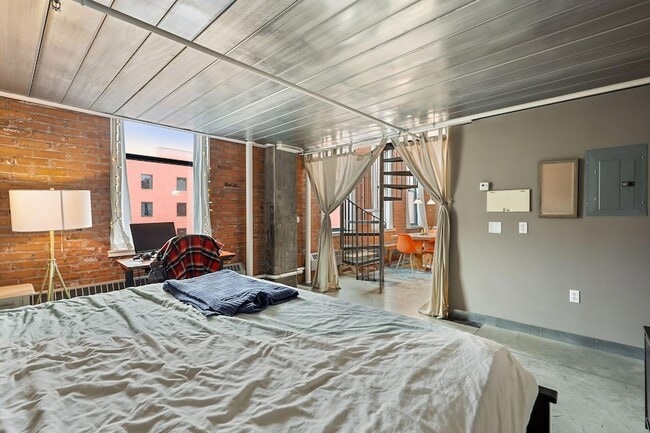 Building Photo - 250 Park Ave