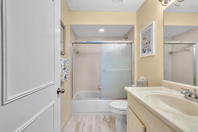 Building Photo - 8099 Cassia Dr