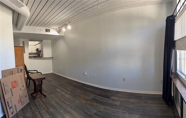 Building Photo - 2320 W Azeele St