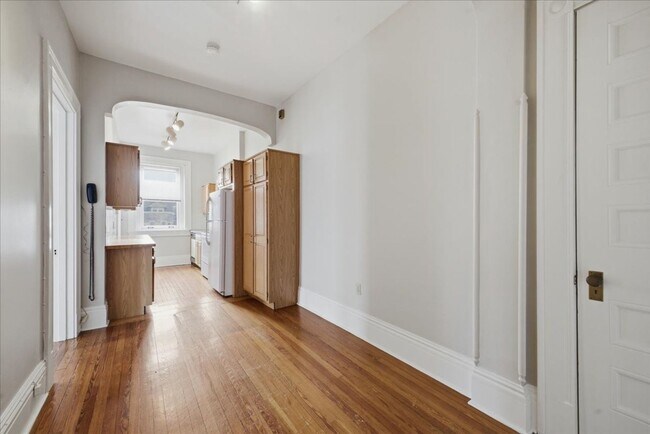 Building Photo - 825 Delaware Ave