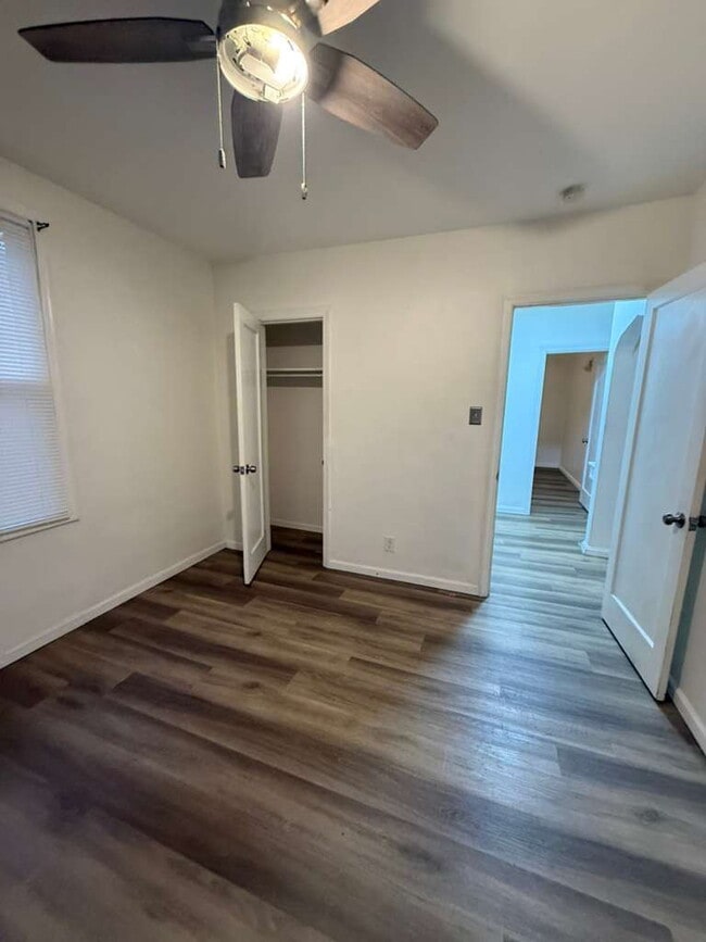 Building Photo - "Cozy 2-Bedroom, 1 bath Retreat with Fireplace Charm!"  One car garage, section 8 ok.