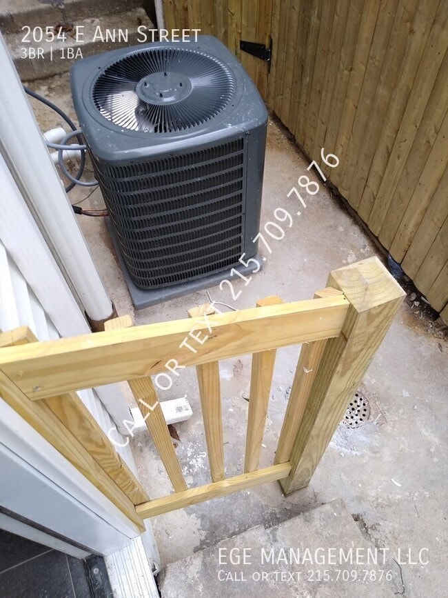 Building Photo - 2054 Ann St