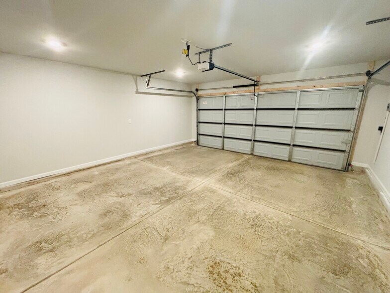 Building Photo - 27935 Chalmers Cir