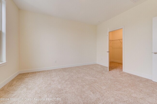 Building Photo - 8 Raritan Ave