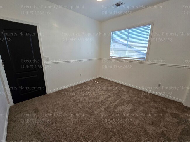 Building Photo - 3 bedroom/ 2.5 bathroom 2 story home.