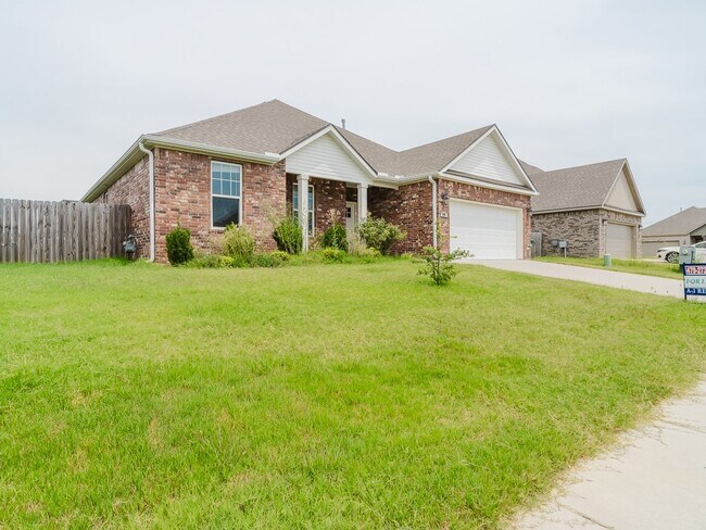 Building Photo - 940 W Ashmore Landing Loop
