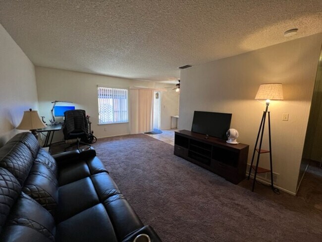 Building Photo - Fully Furnished One Bedroom In Gated Commu...