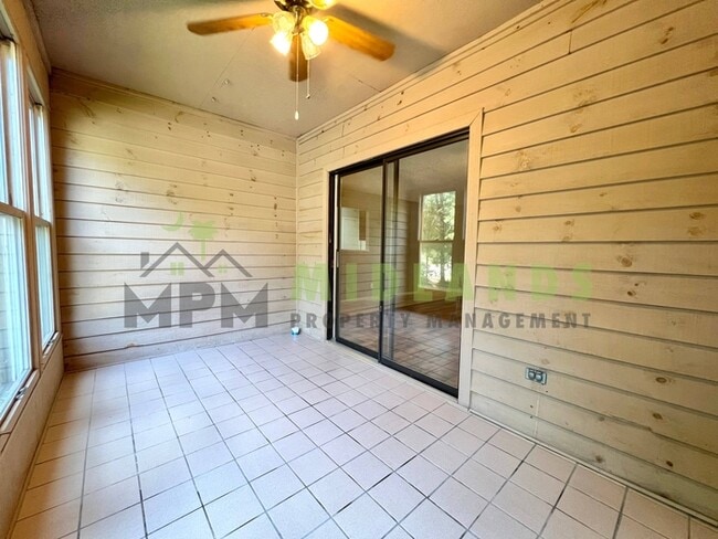 Building Photo - 6008 Village Creek Dr