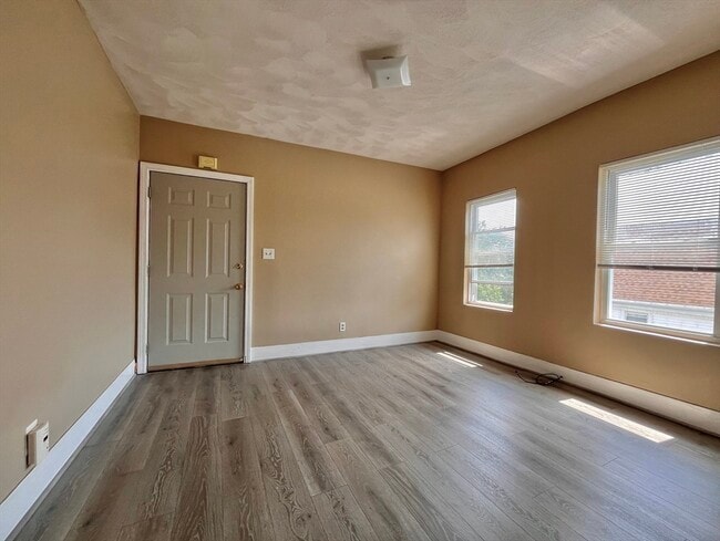 Building Photo - 25 Oakland Ave