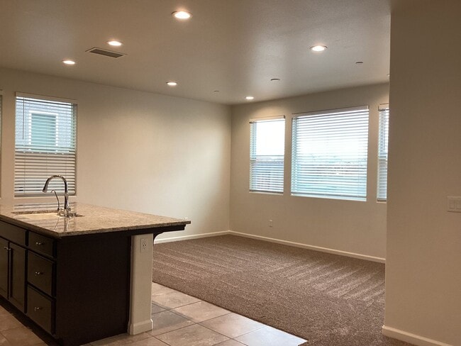 Building Photo - 6319 E Creek View Ln